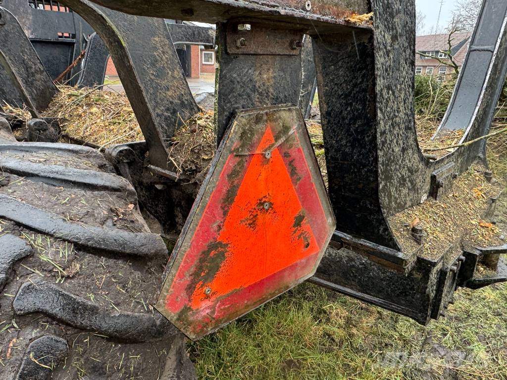 John Deere 1510 G Lesné traktory
