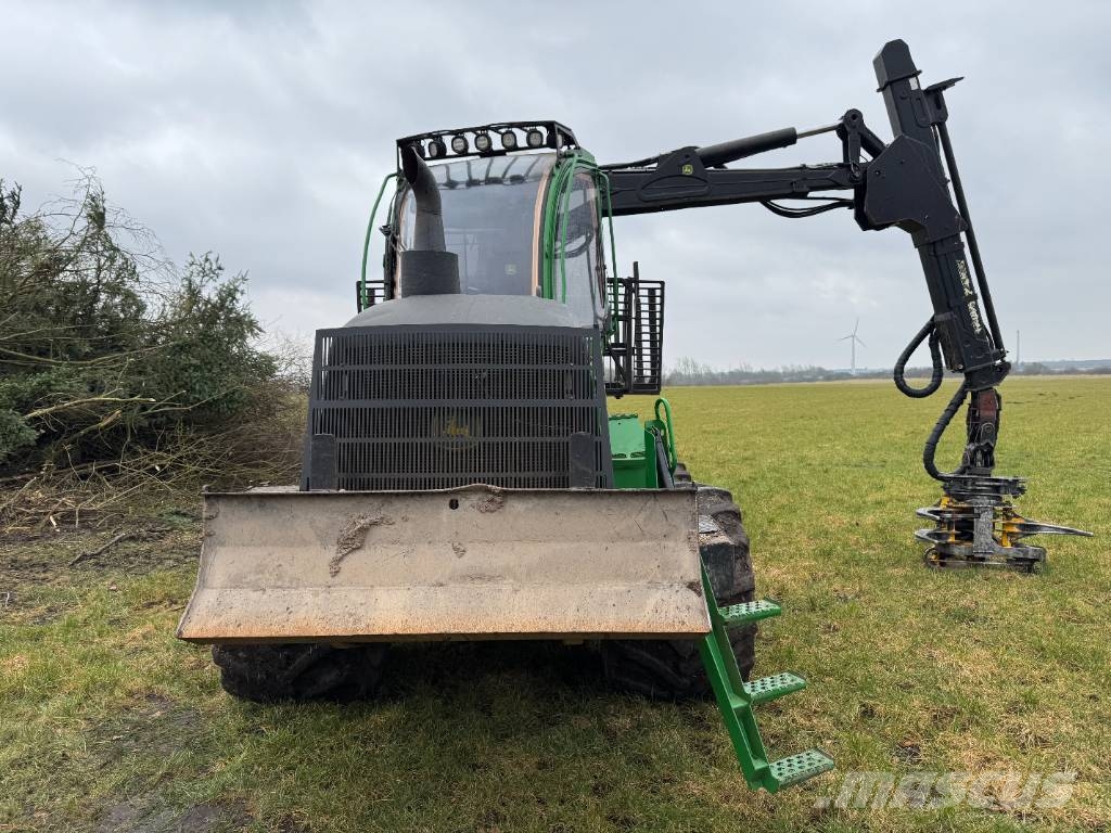 John Deere 1510 G Lesné traktory