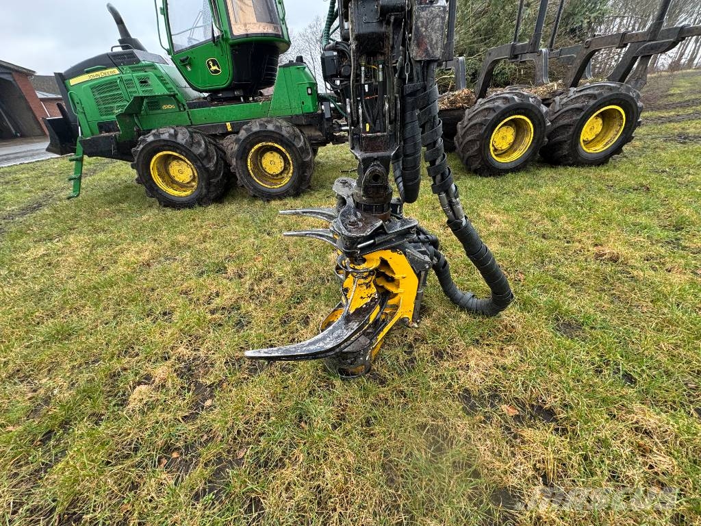John Deere 1510 G Lesné traktory