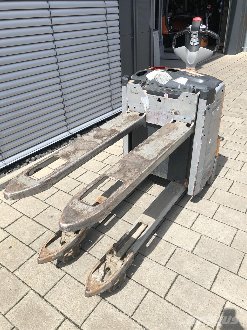 Still EXU-H 18 Pedestrian stacker