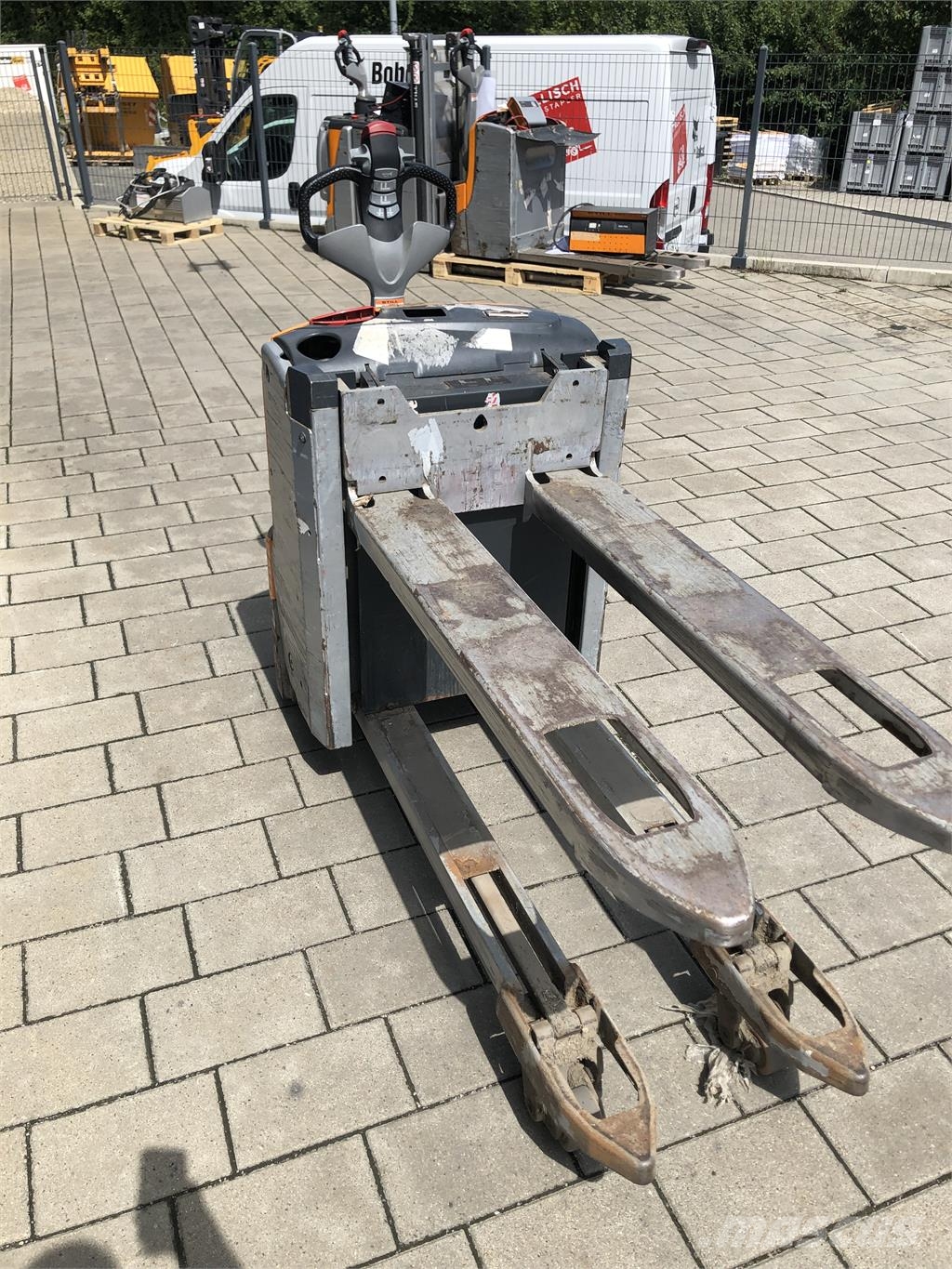 Still EXU-H 18 Pedestrian stacker