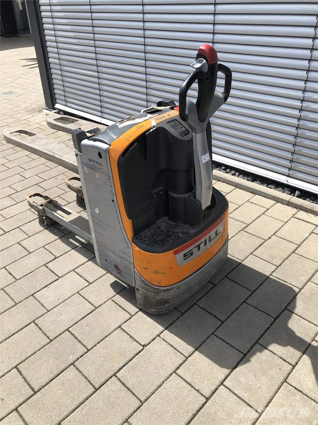 Still EXU-H 18 Pedestrian stacker