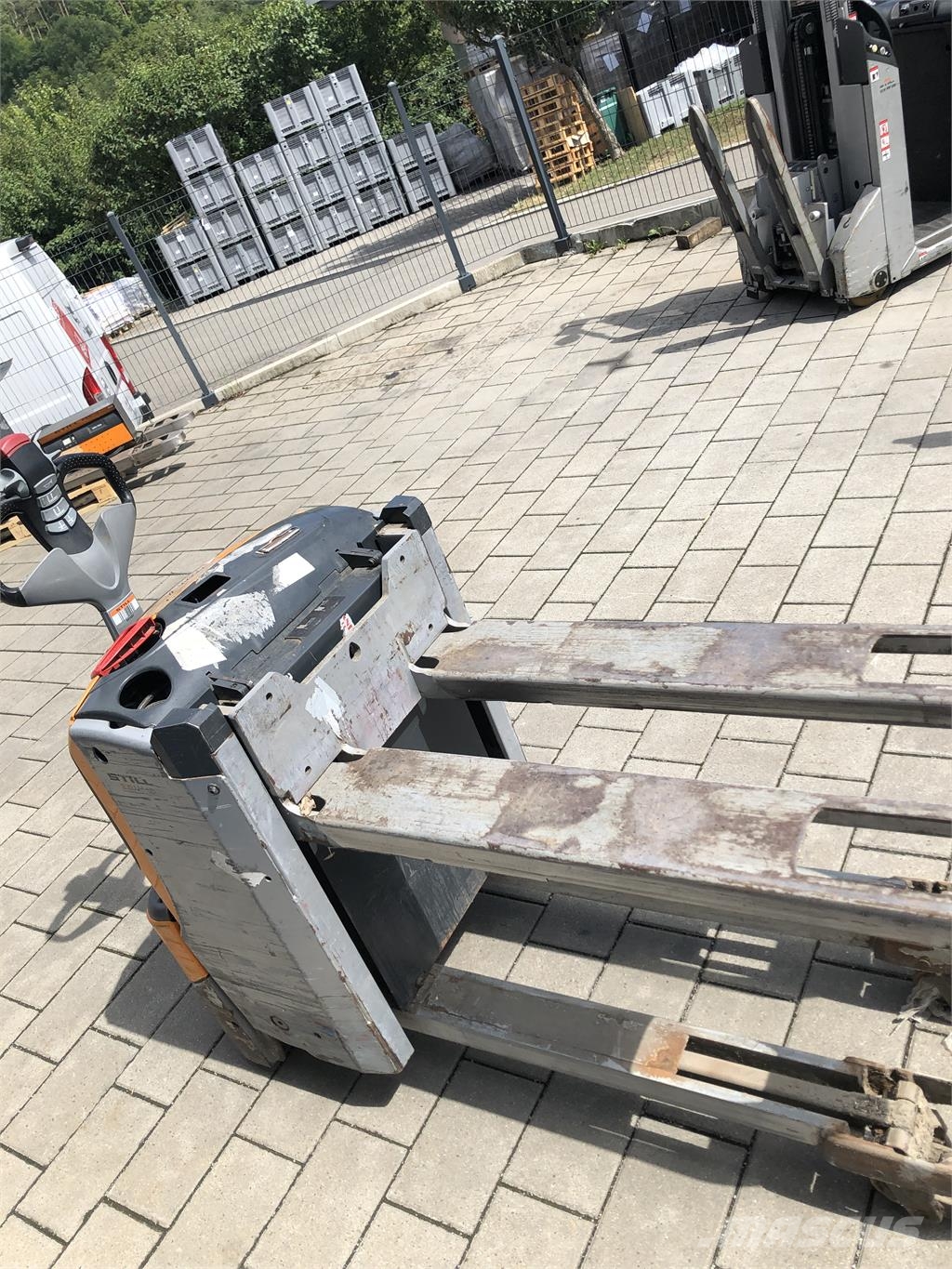 Still EXU-H 18 Pedestrian stacker