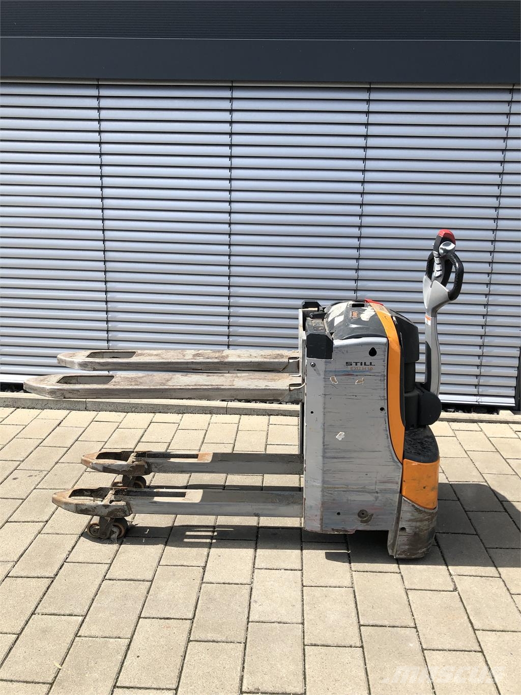 Still EXU-H 18 Pedestrian stackers