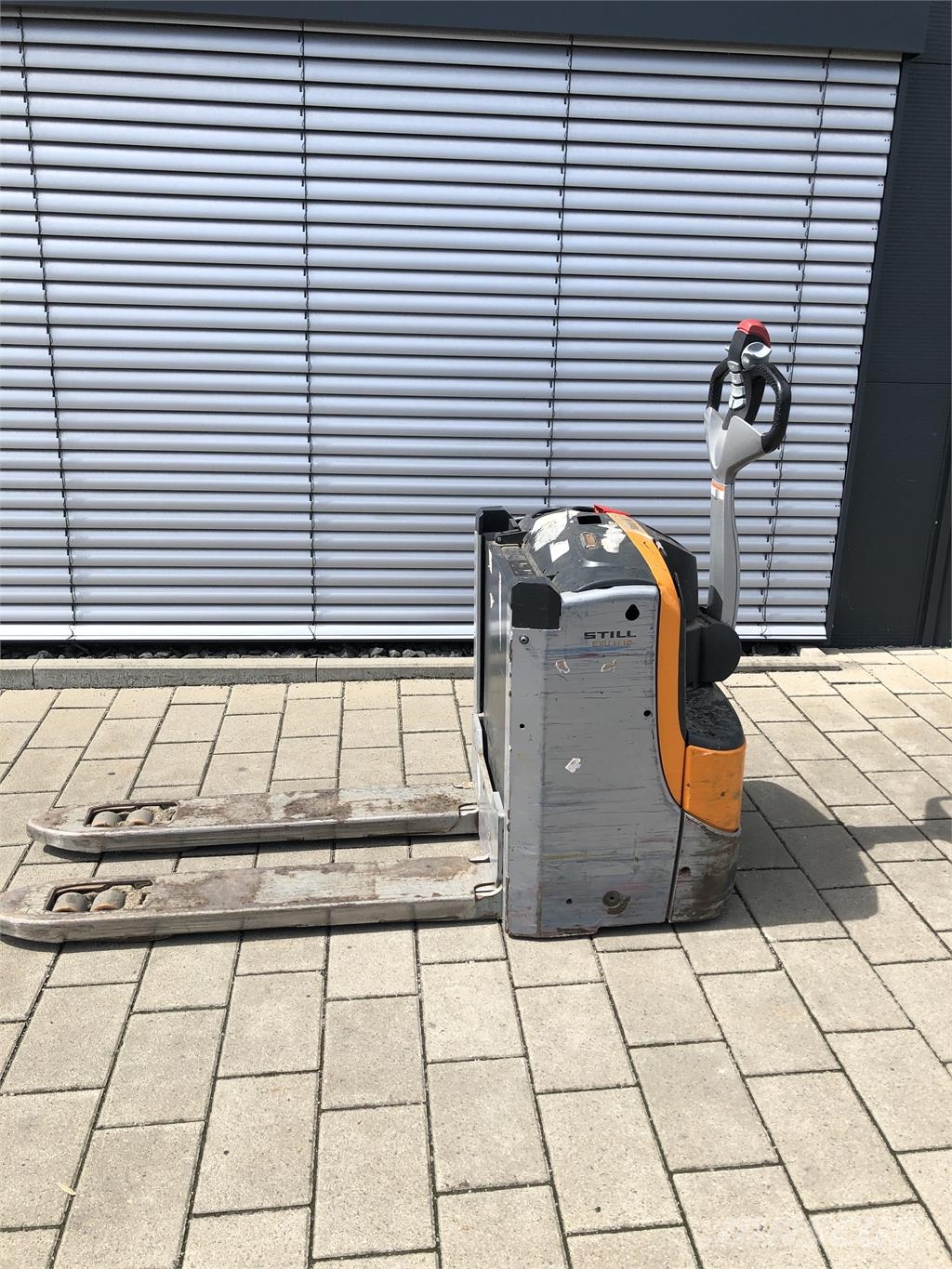 Still EXU-H 18 Pedestrian stacker