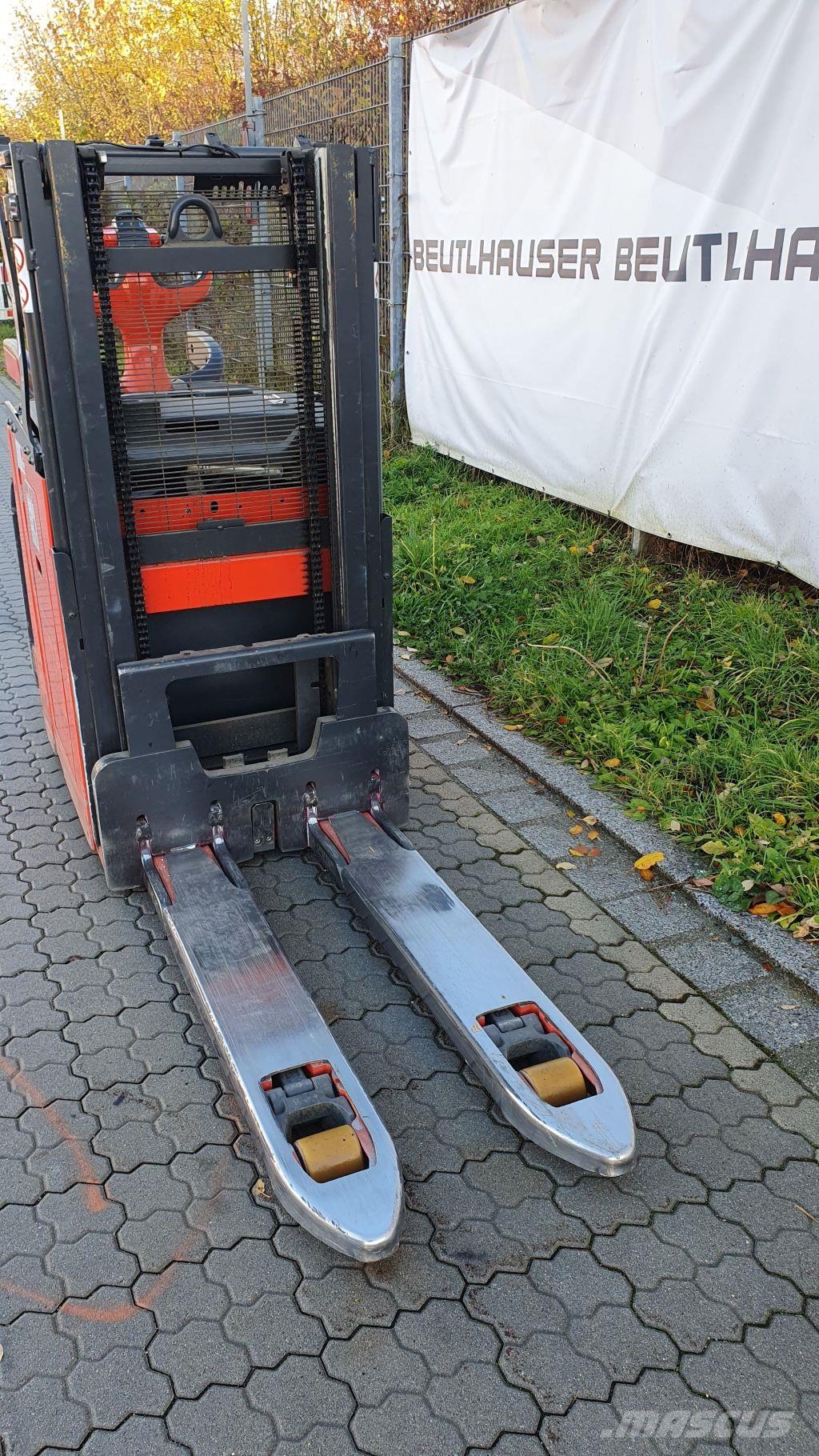 Linde D10AP Ajettavat pinoamisvaunut