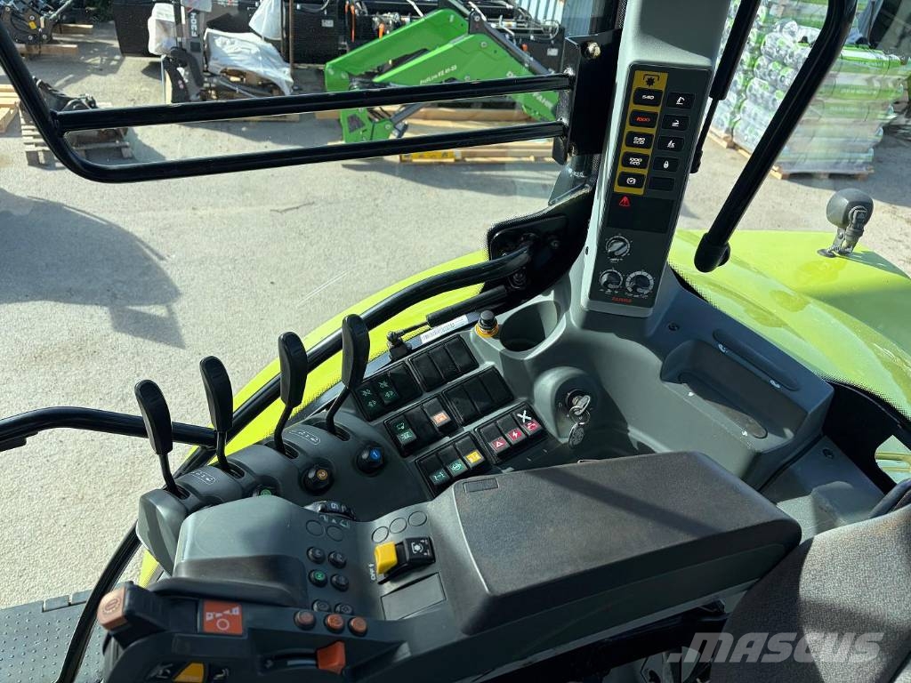 CLAAS Arion 530 Hexashift الجرارات