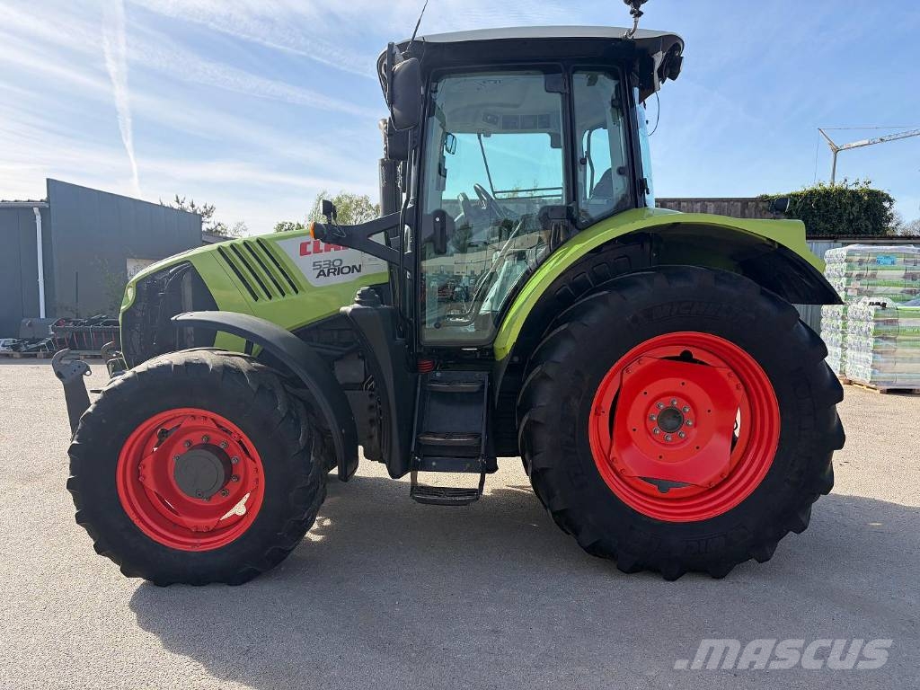 CLAAS Arion 530 Hexashift الجرارات
