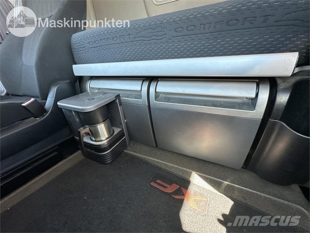 DAF FAS XF530Z Camiones con caja de remolque