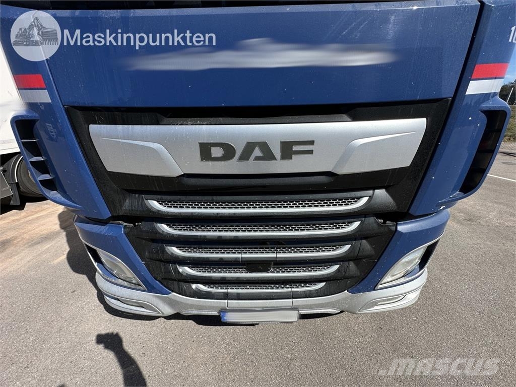 DAF FAS XF530Z Camiones con caja de remolque