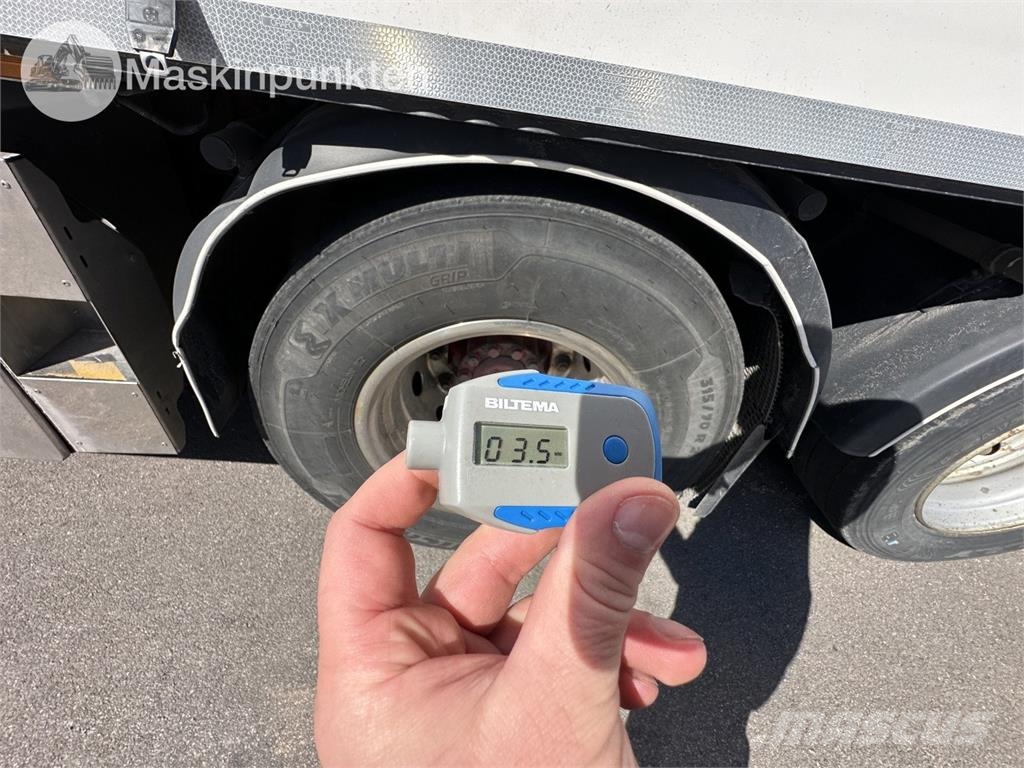 DAF FAS XF530Z Camiones con caja de remolque