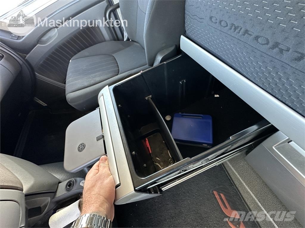 DAF FAS XF530Z Camiones con caja de remolque
