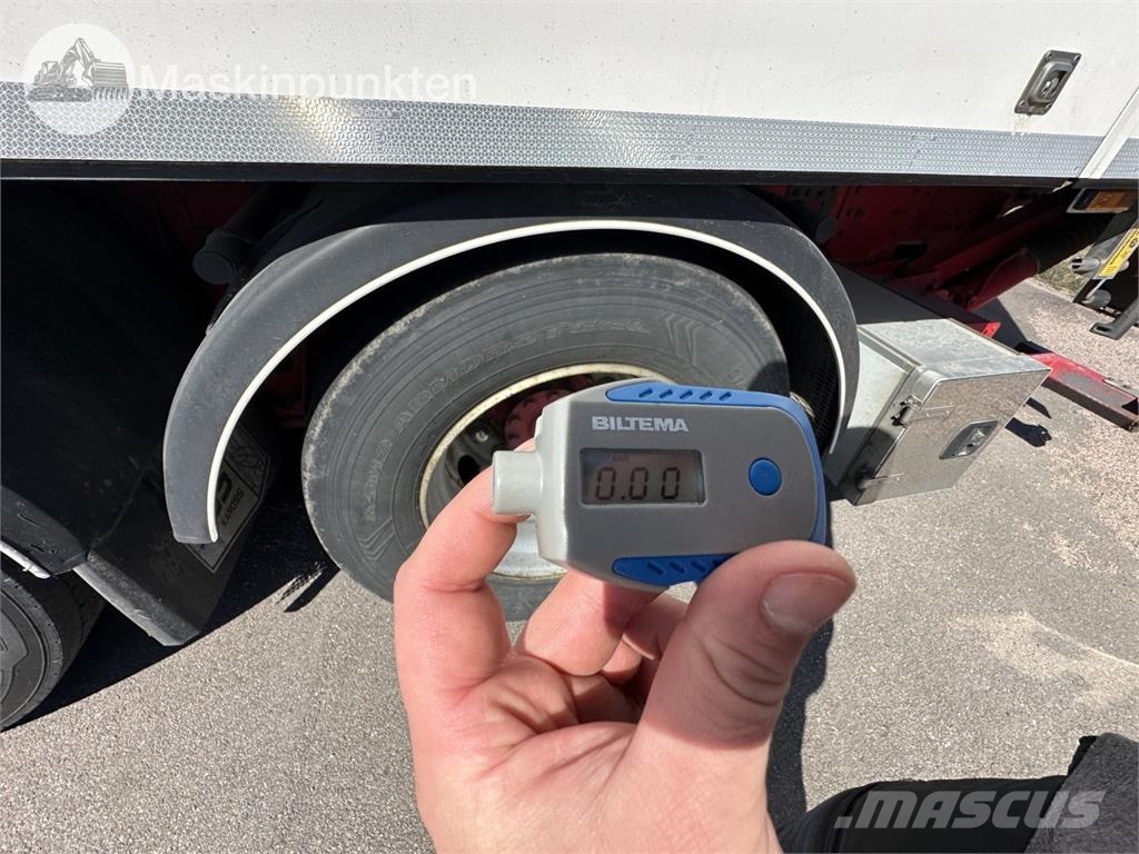 DAF FAS XF530Z Camiones con caja de remolque