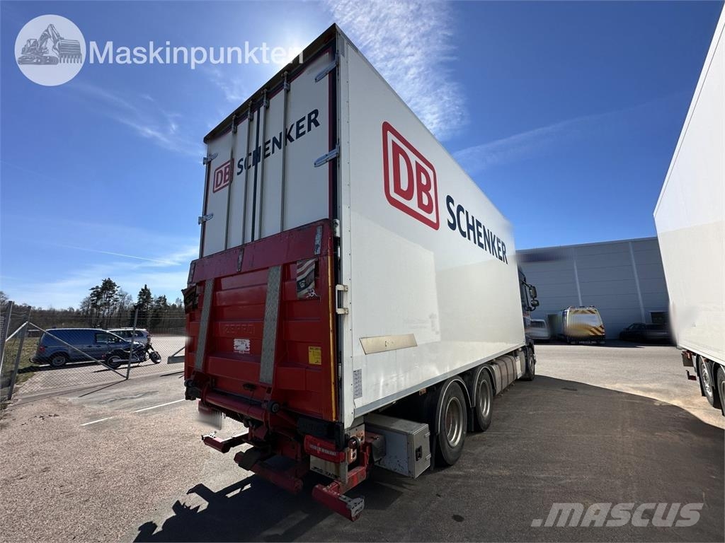 DAF FAS XF530Z Camiones con caja de remolque
