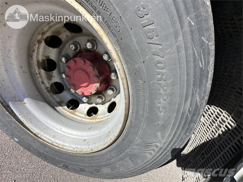 DAF FAS XF530Z Camiones con caja de remolque