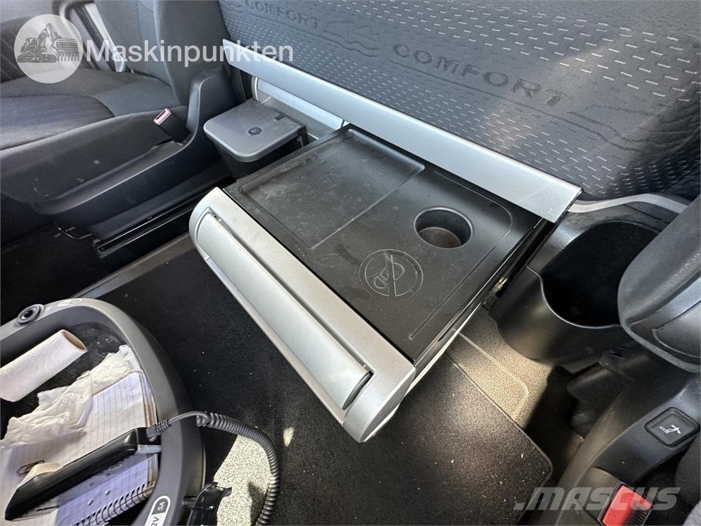 DAF FAS XF530Z Camiones con caja de remolque