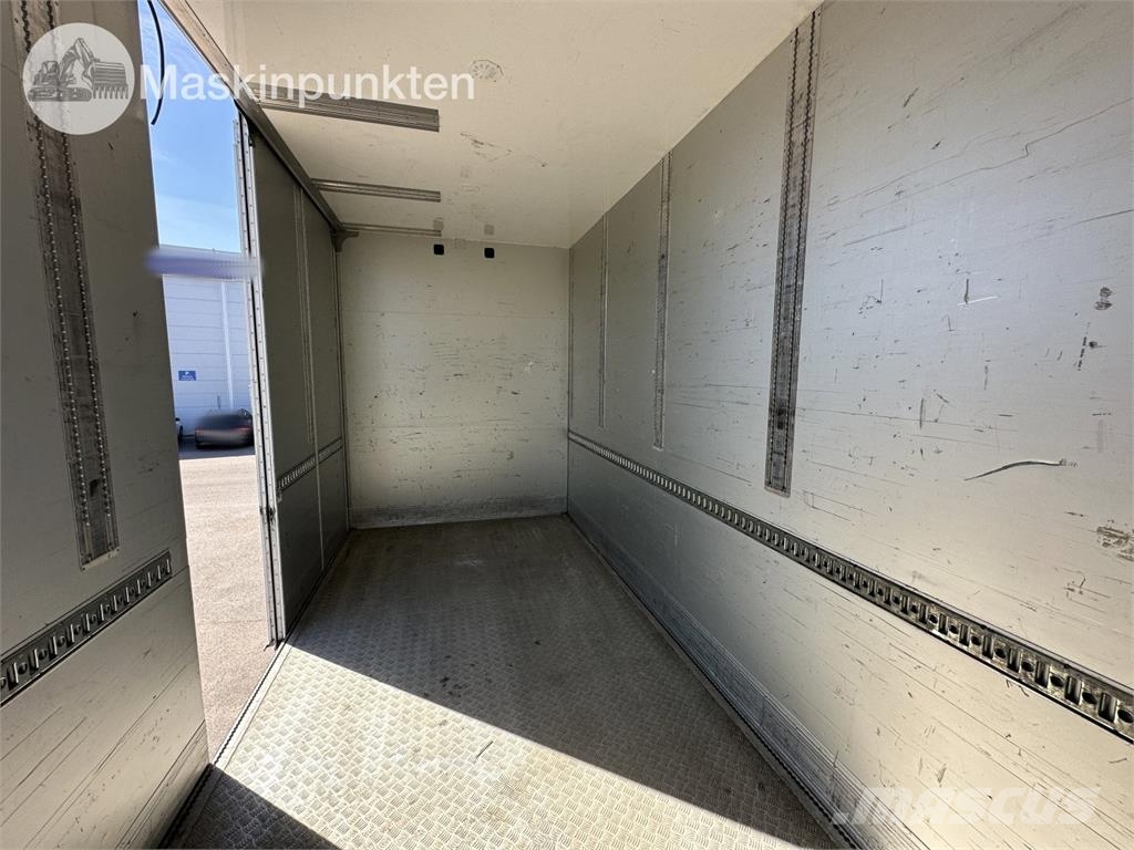 DAF FAS XF530Z Camiones con caja de remolque
