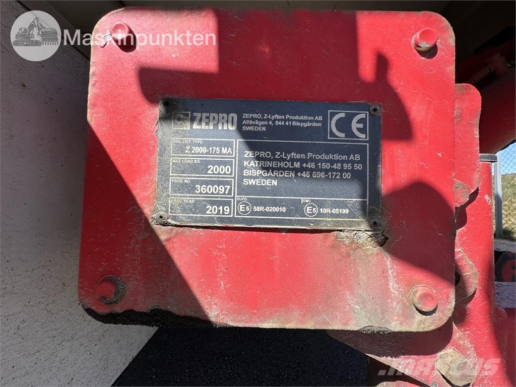 DAF FAS XF530Z Camiones con caja de remolque