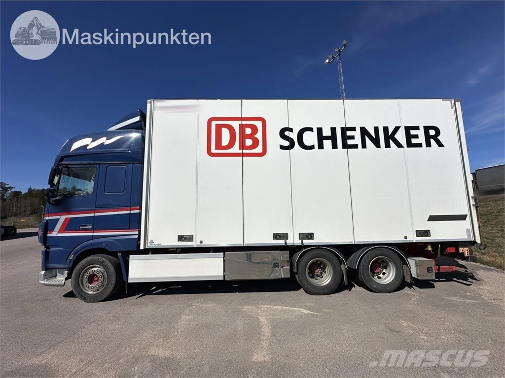 DAF FAS XF530Z Camiones con caja de remolque