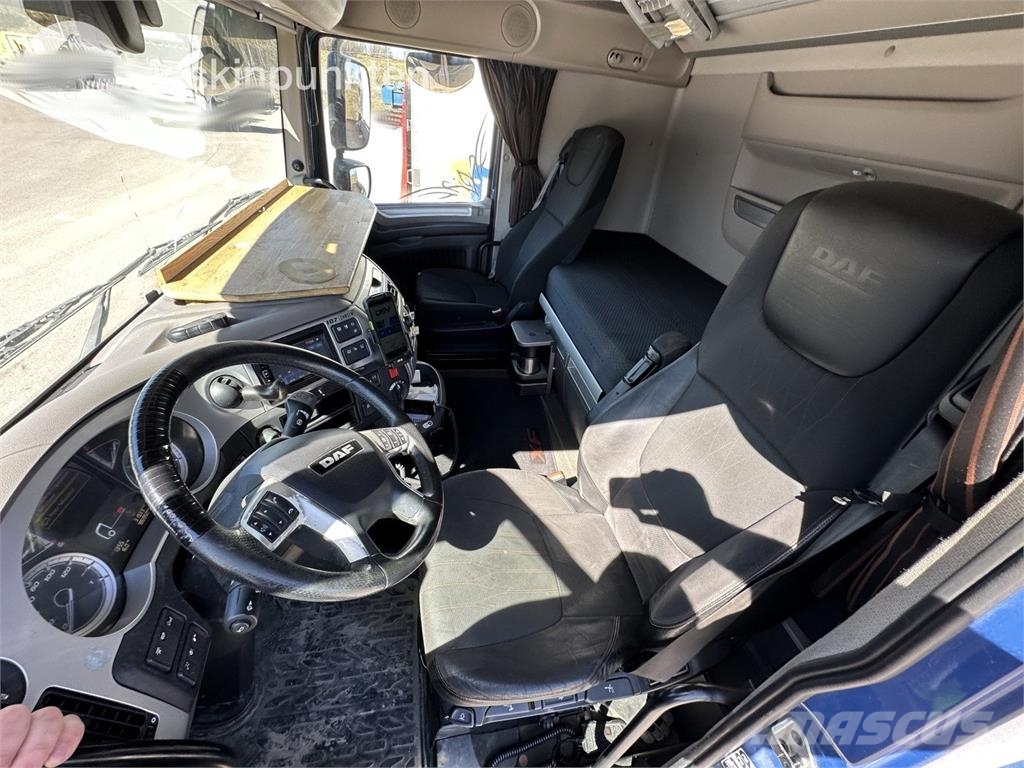 DAF FAS XF530Z Camiones con caja de remolque