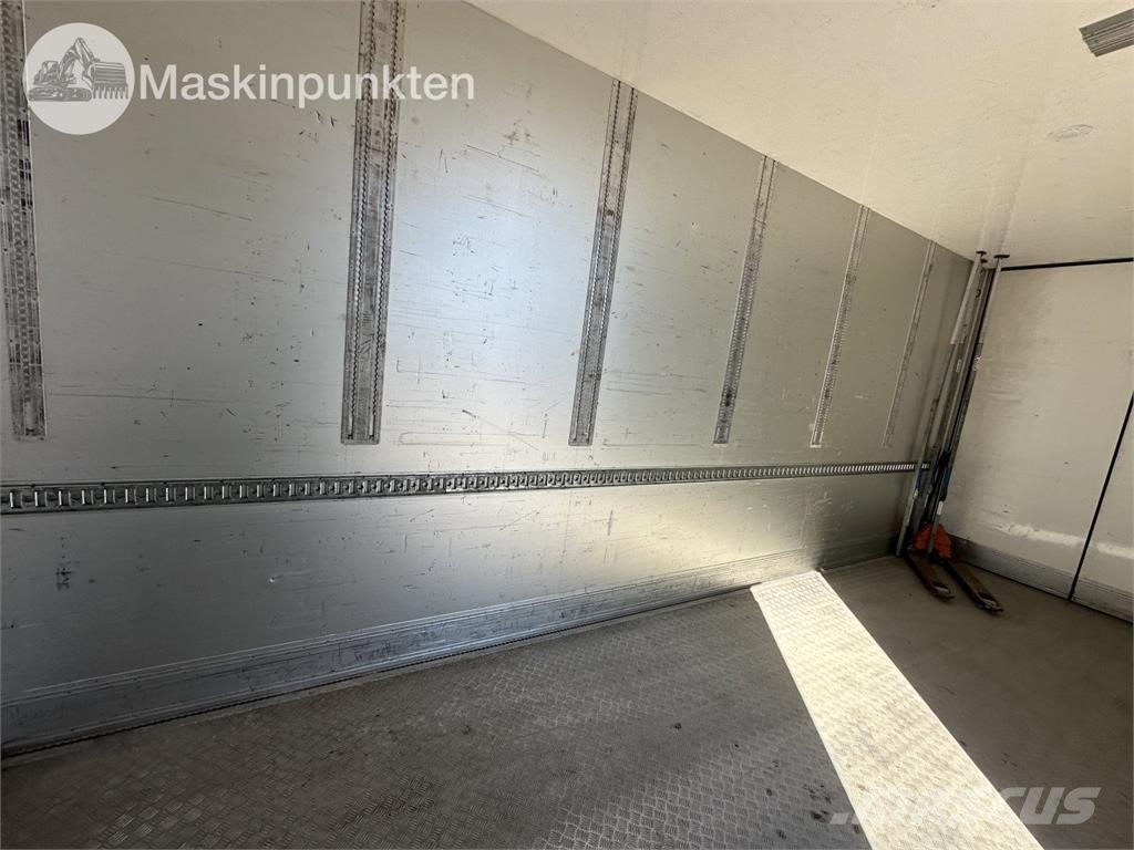 DAF FAS XF530Z Camiones con caja de remolque
