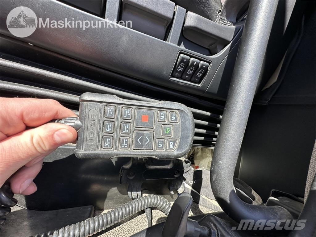 DAF FAS XF530Z Camiones con caja de remolque