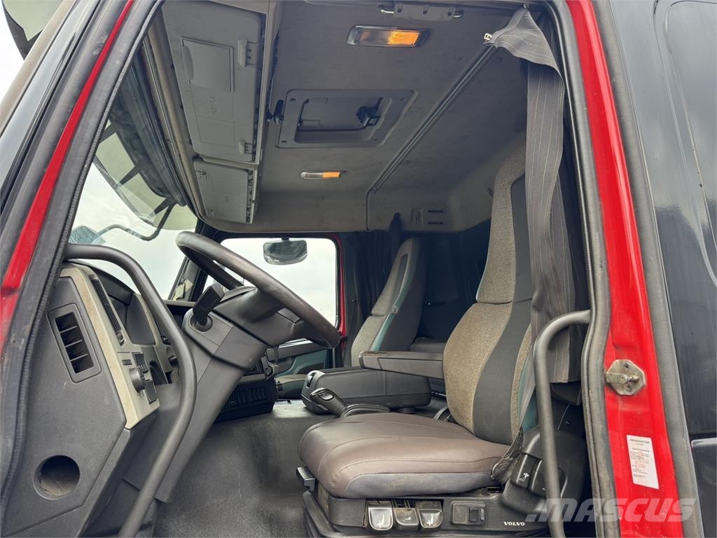 Volvo FM 6X2 クレーントラック、ユニック車