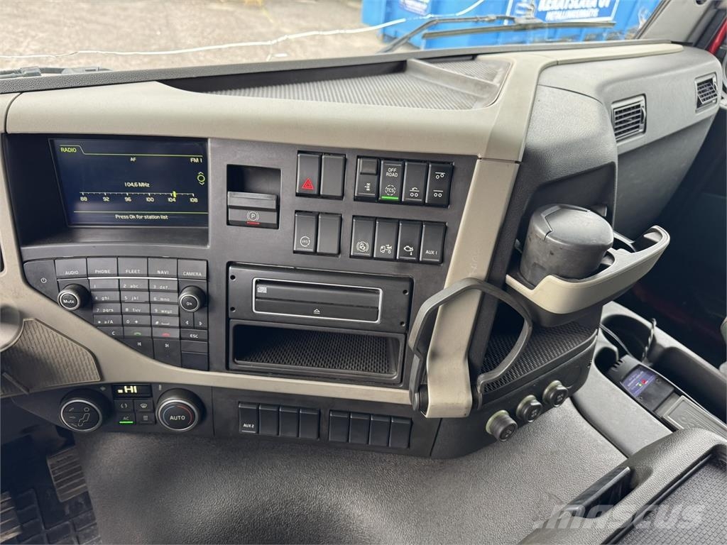 Volvo FM 6X2 クレーントラック、ユニック車