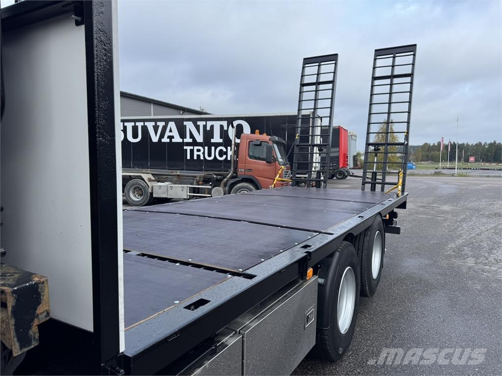 Volvo FM 6X2 クレーントラック、ユニック車
