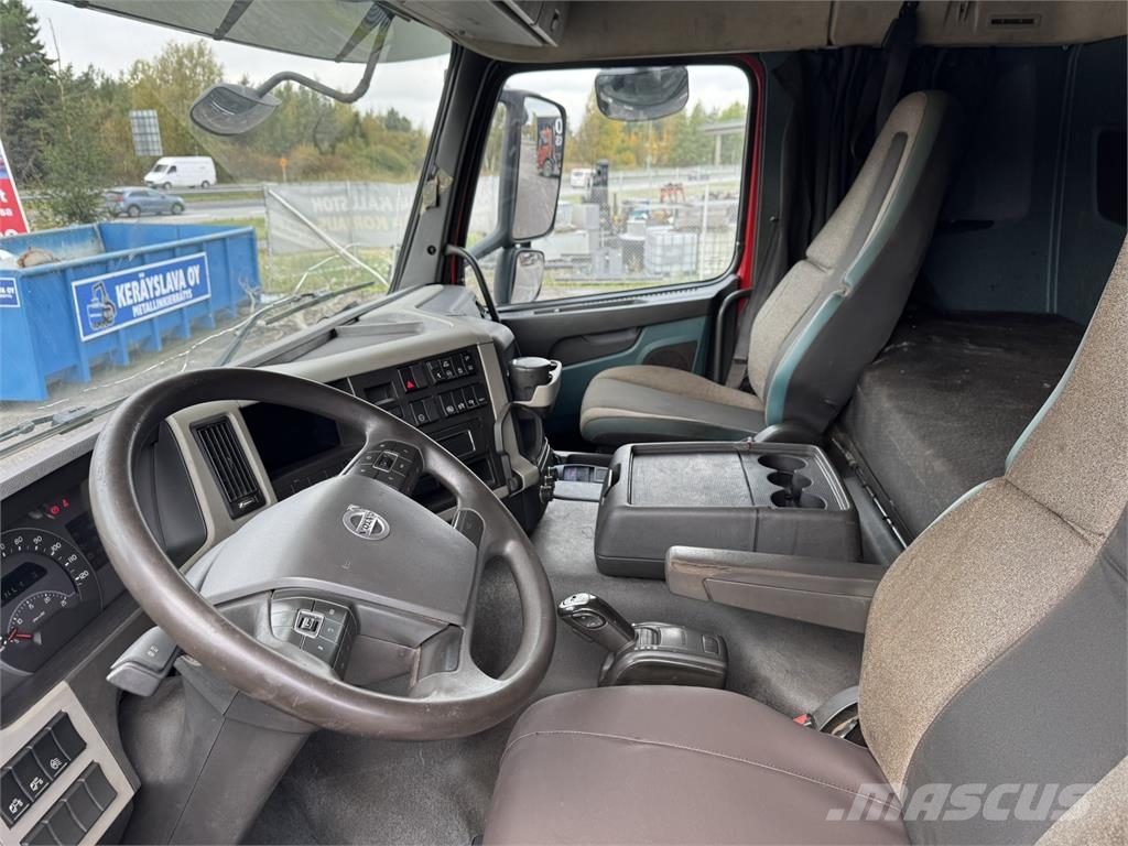 Volvo FM 6X2 クレーントラック、ユニック車