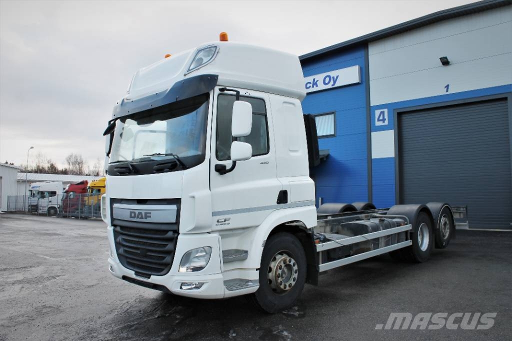 DAF CF440 FAN Raamautod