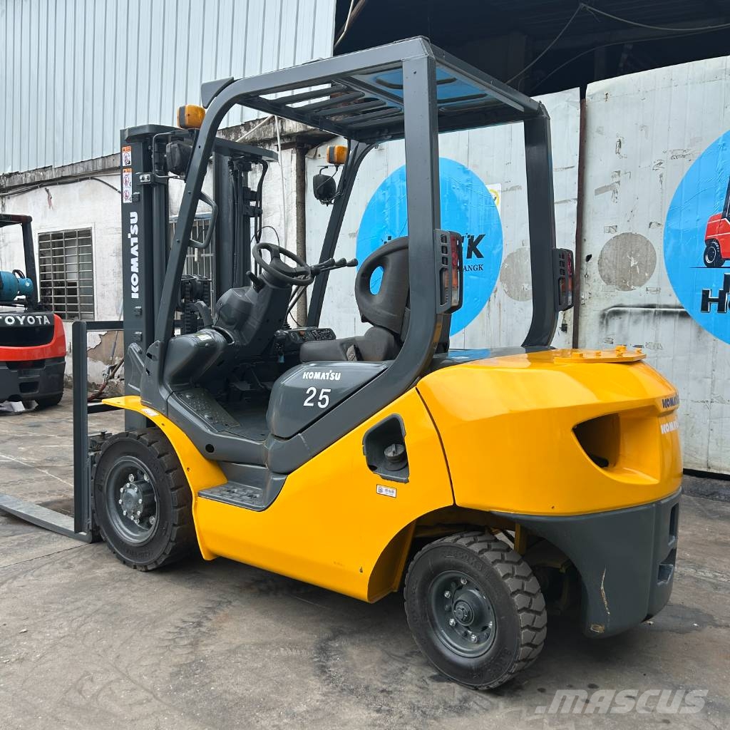 Komatsu FG 25 Nestekaasutrukit