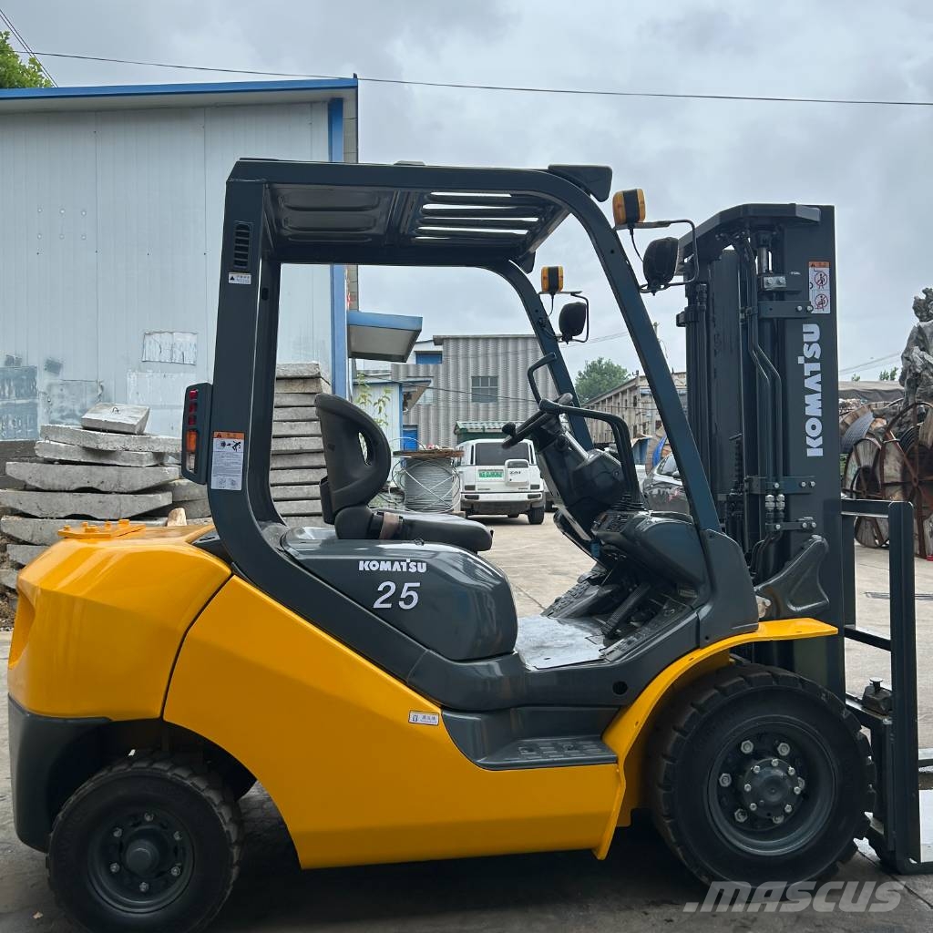 Komatsu FG 25 Nestekaasutrukit