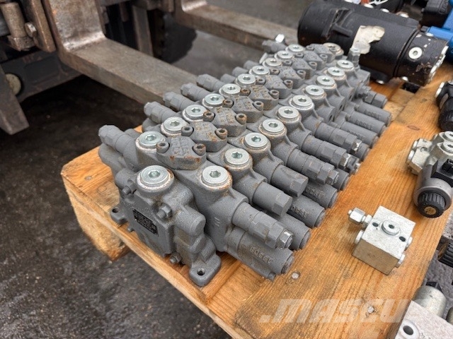 Kawasaki KYB C0095-82600 HYDRAULIC VALVE BLOCK Hydraulikk