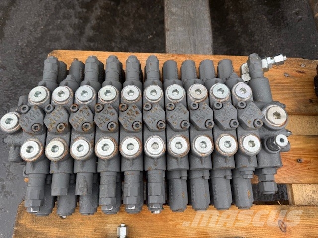 Kawasaki KYB C0095-82600 HYDRAULIC VALVE BLOCK Hydraulikk
