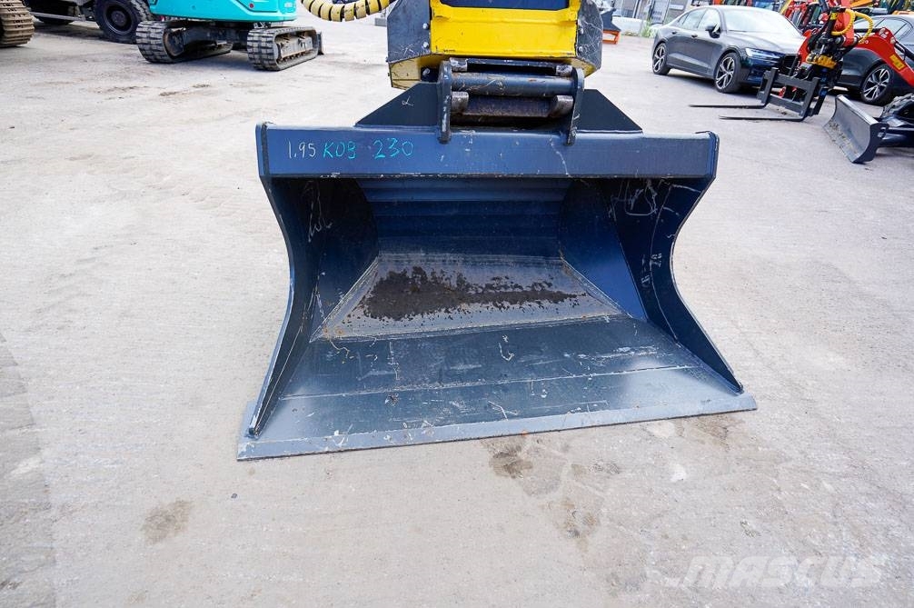 Hitachi ZX225USLC-5B MARTTIINILLA Excavadoras sobre orugas
