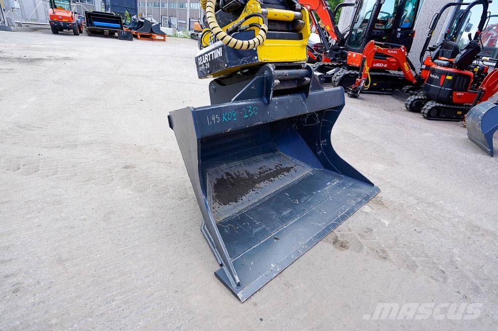 Hitachi ZX225USLC-5B MARTTIINILLA Excavadoras sobre orugas