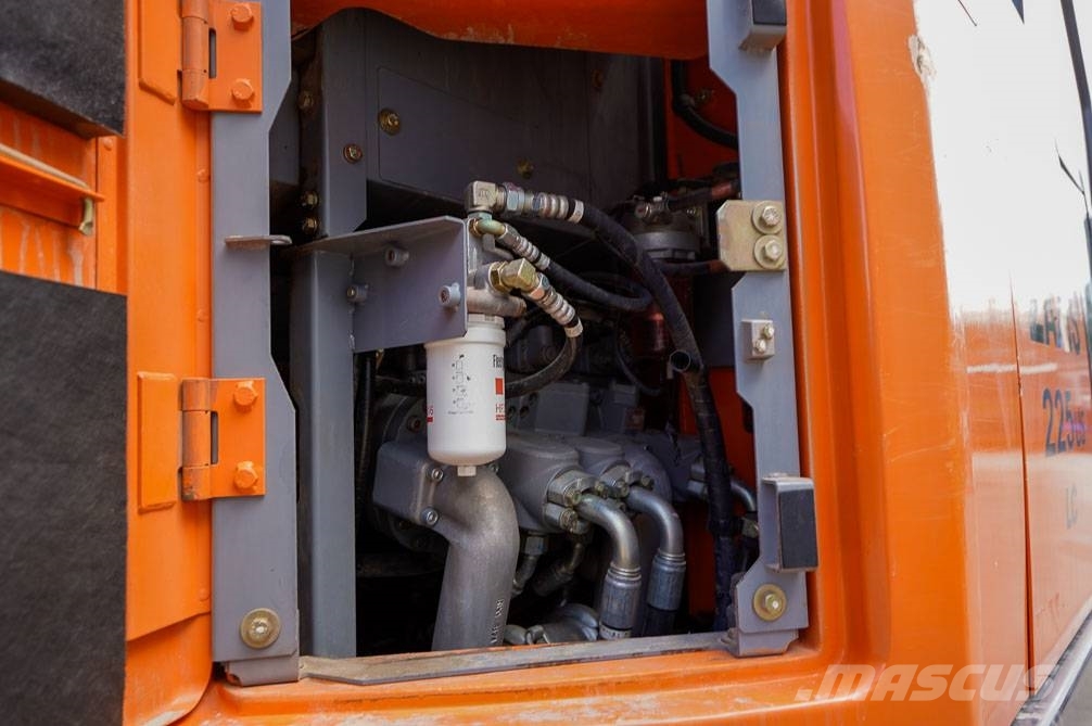 Hitachi ZX225USLC-5B MARTTIINILLA Excavadoras sobre orugas