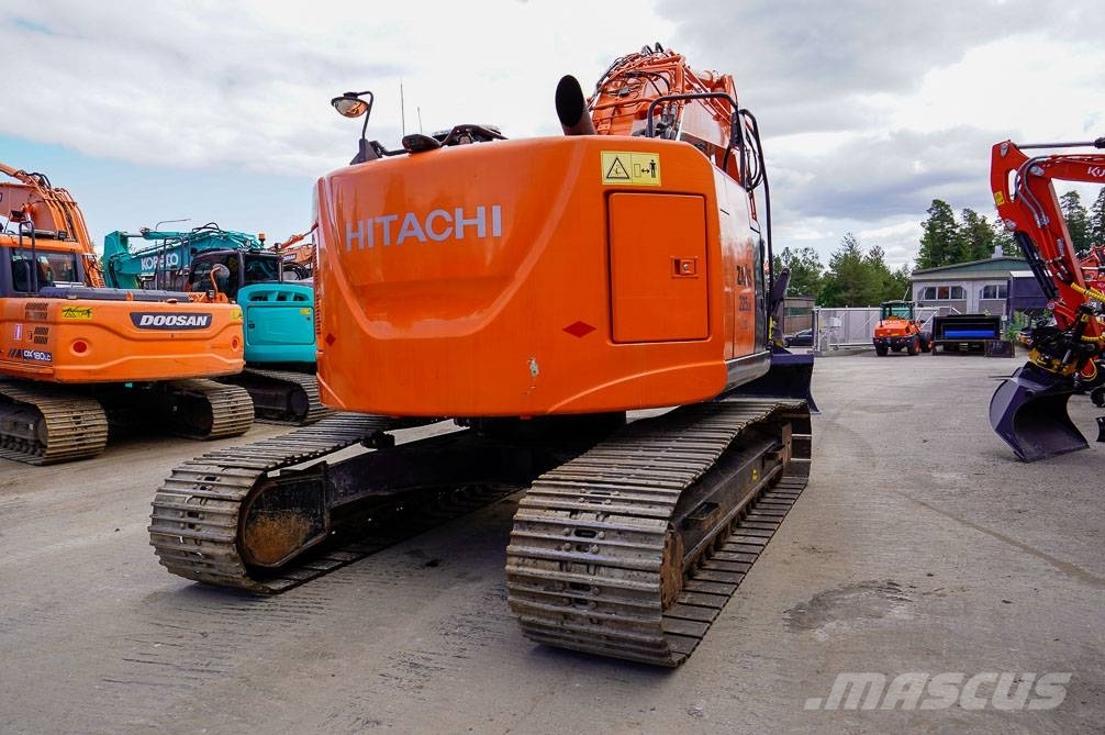Hitachi ZX225USLC-5B MARTTIINILLA Excavadoras sobre orugas