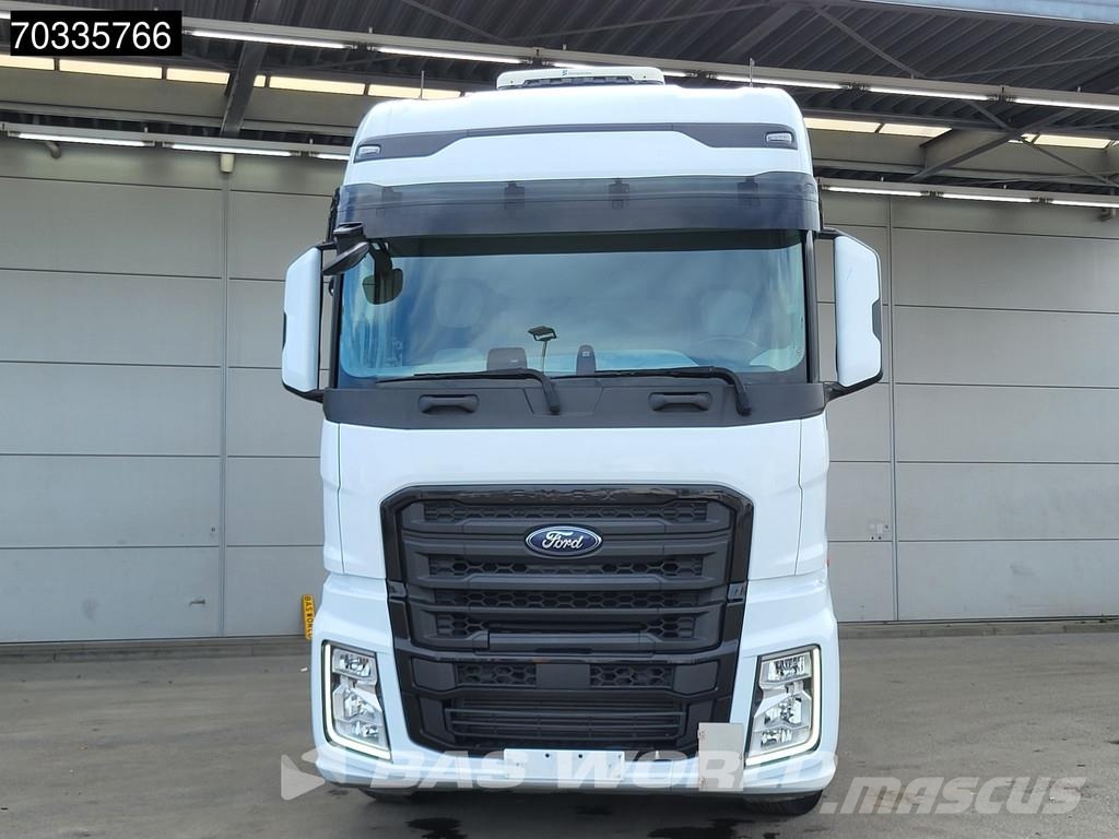 Ford F-Max 500 4X2 Retarder 2x Tanks Standklima Navi AC Tractor Units