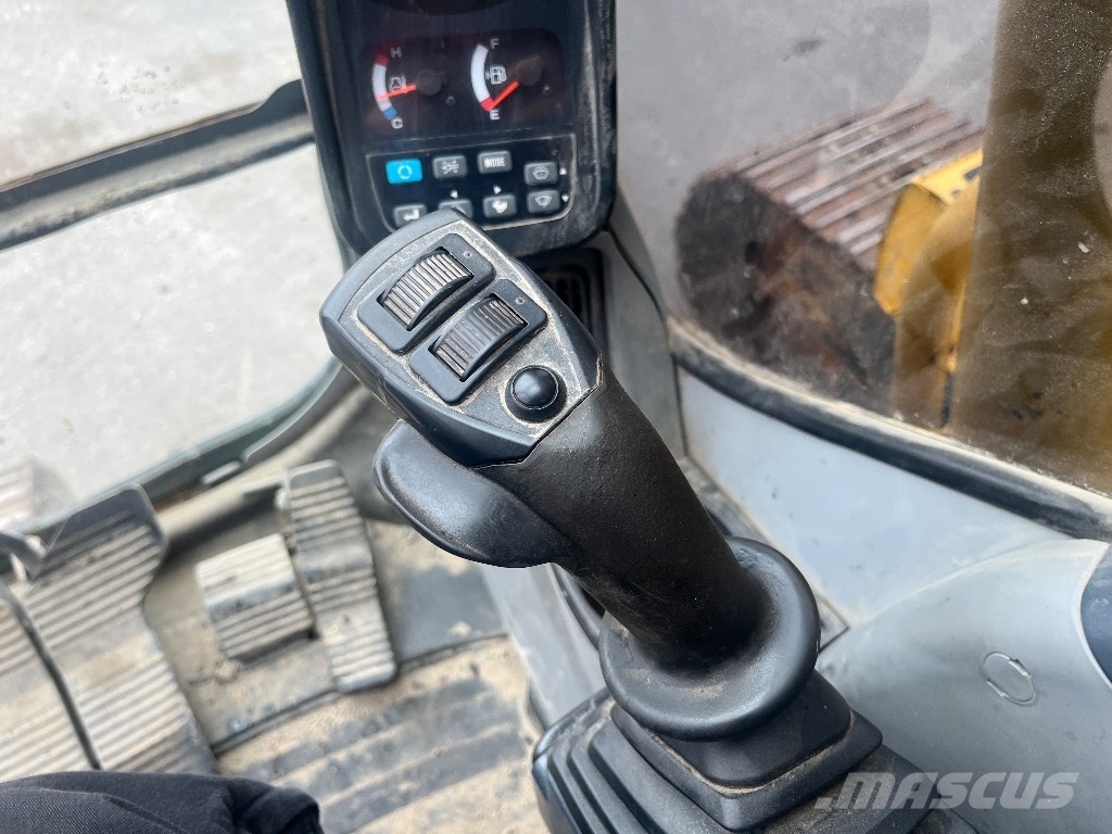 New Holland E 235 B SR / Pyörittäjä, Kauha, Rasvari Crawler excavators