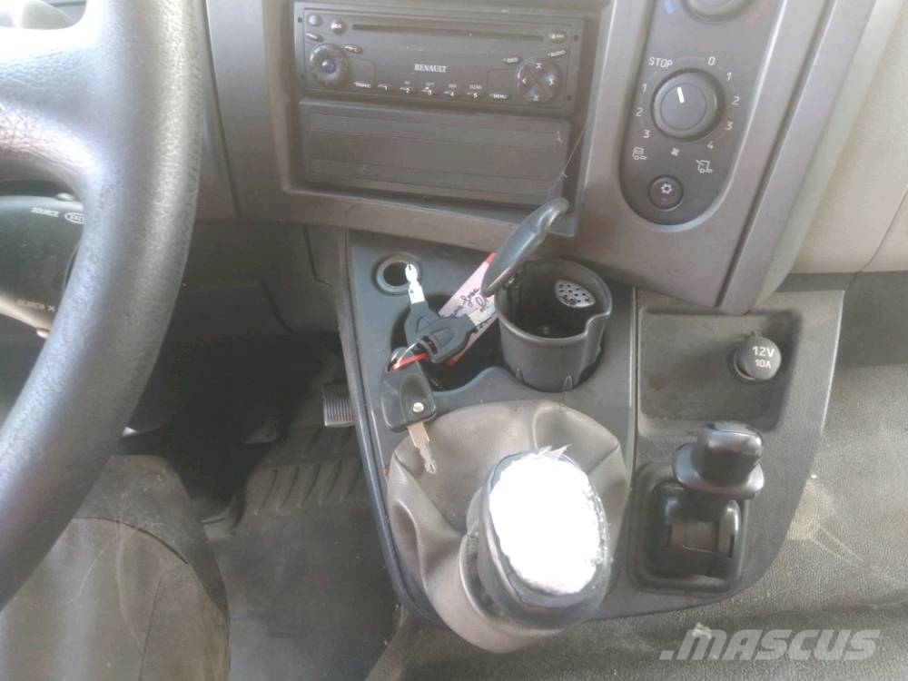 Renault MIDLUM 220 DXI Camiones con caja de remolque