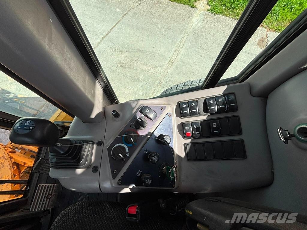 Volvo G960 AC / RIPPER / CE ! معدات تمهيد الطرق