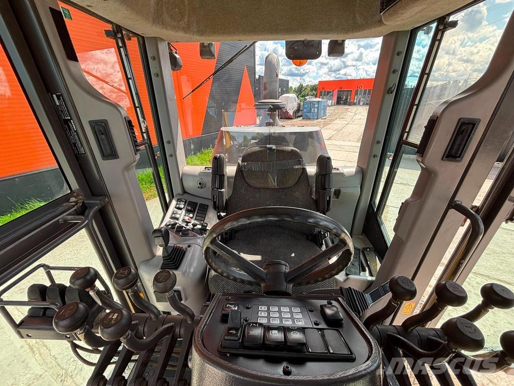 Volvo G960 AC / RIPPER / CE ! معدات تمهيد الطرق