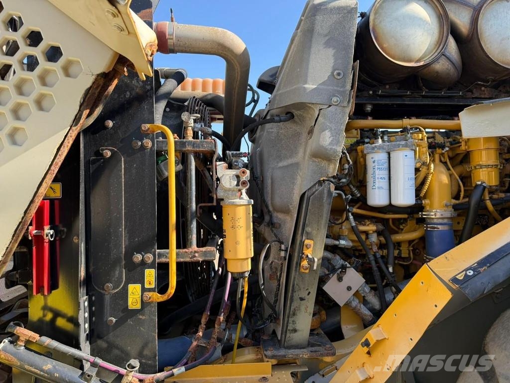 CAT 980 M لوادر بعجل