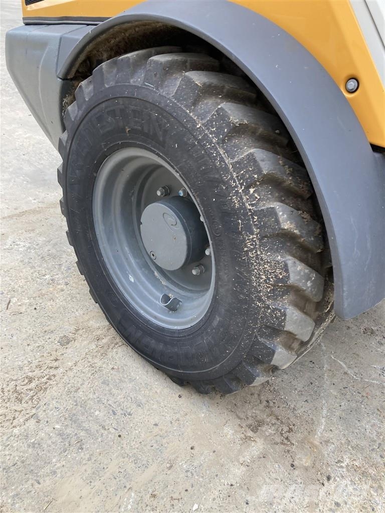 Liebherr L 506 Compact Pyöräkuormaajat