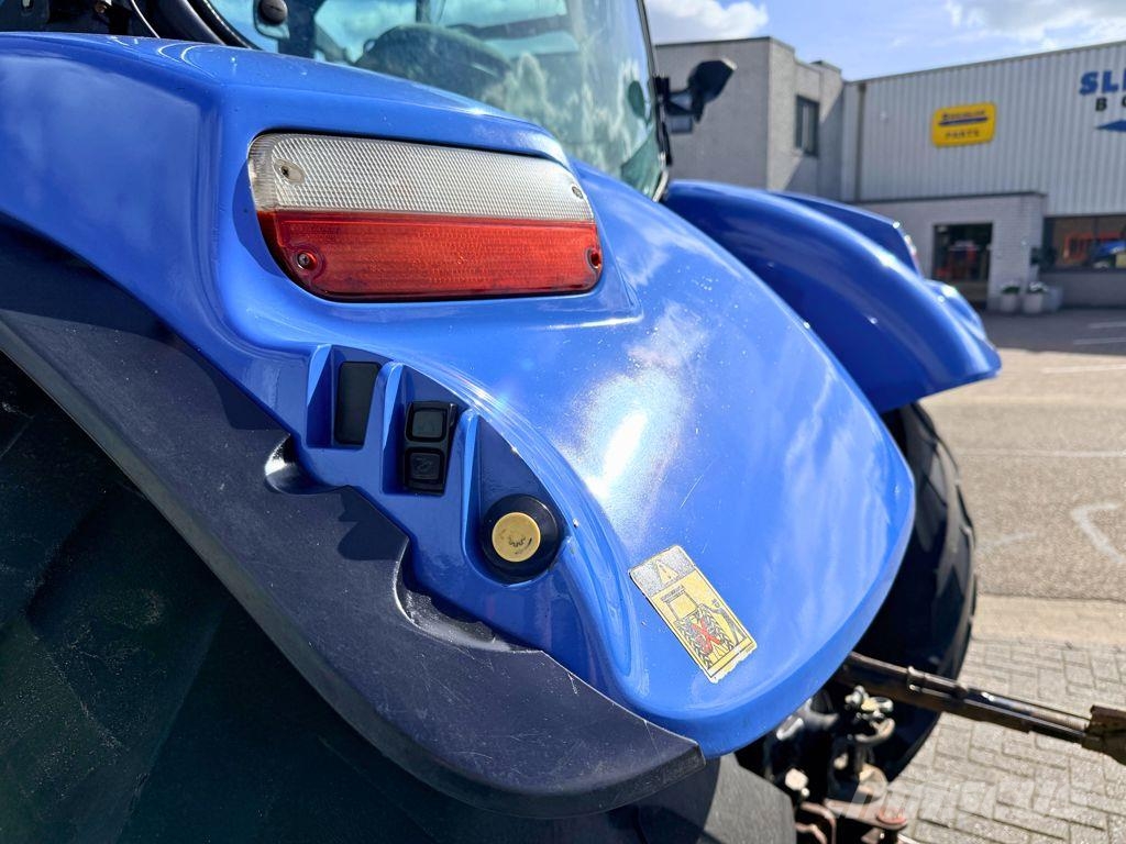 New Holland TS125A Traktori