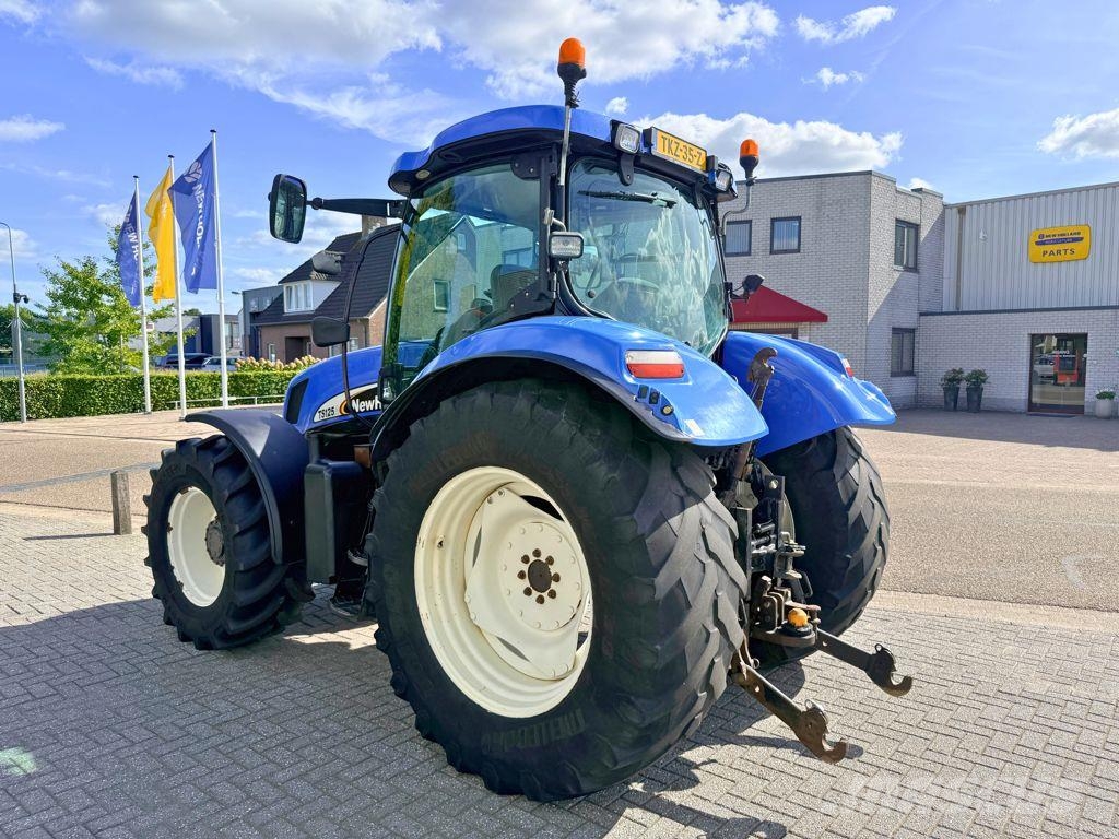 New Holland TS125A Traktori