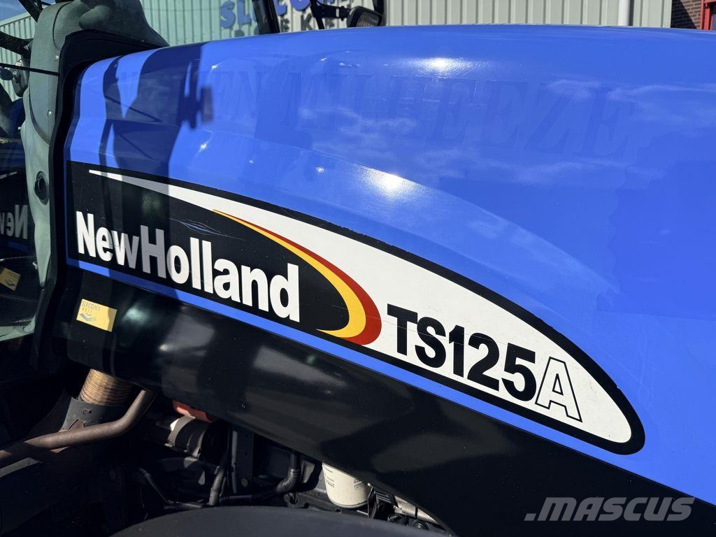 New Holland TS125A Traktori