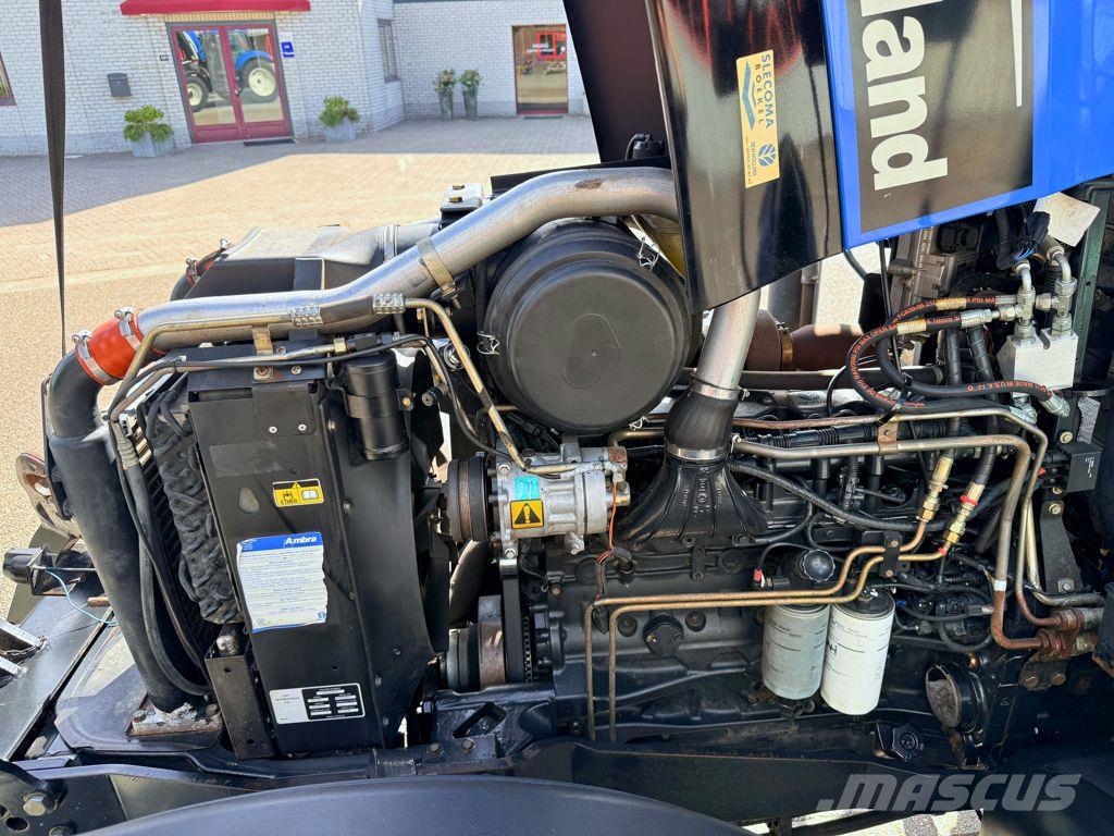 New Holland TS125A Traktori